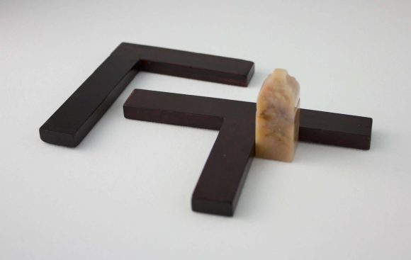 L and T-shaped seal rulers.